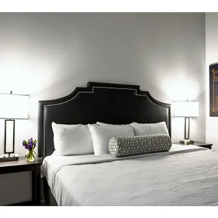 Bold 2Br 2Ba In The Block Apartment By Cozysuites!